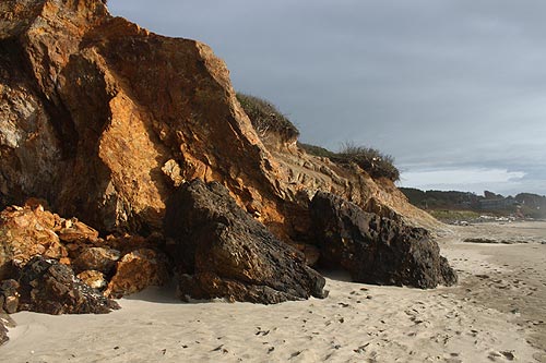 Geologic features at Moolack Beach