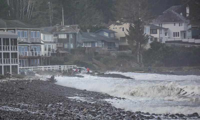 Astounding Video of Massive Waves; Child Missing in Surf on Oregon Coast 