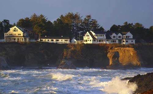 Depoe Bay's Inn at Arch Rock Blends Old, New: Oregon Coast Travel Tips