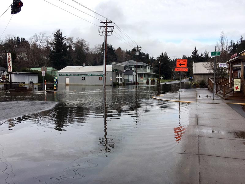 Caution Urged King Tides Bring Flooding, Steep Seas to Oregon