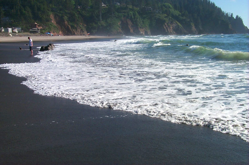 Moderate Threat of Sneaker Waves This Weekend on Washington, Oregon Coast