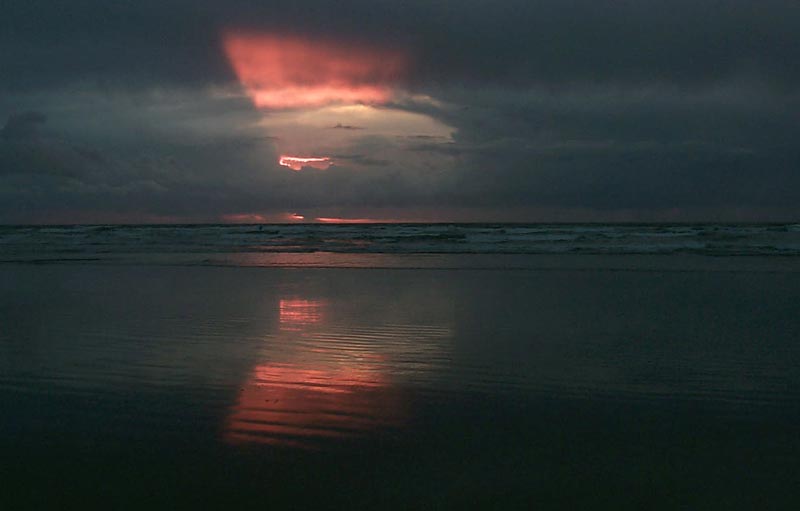 Video: Anatomy of an Odd Oregon Coast Sunset Effect